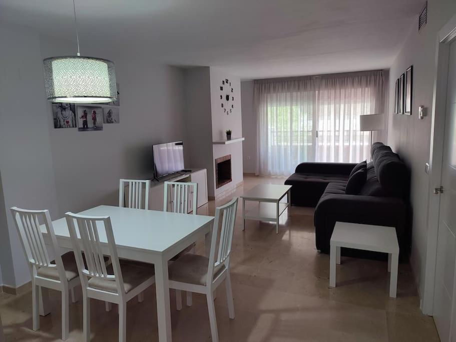 Sunny Guadalmina Apartment Marbella Bagian luar foto